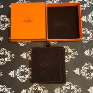 Hermès box with pouch